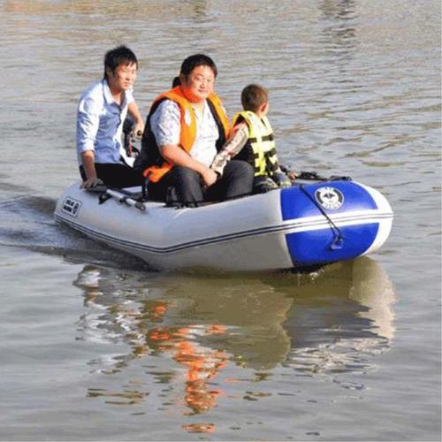 浑江公园游玩充气漂流船